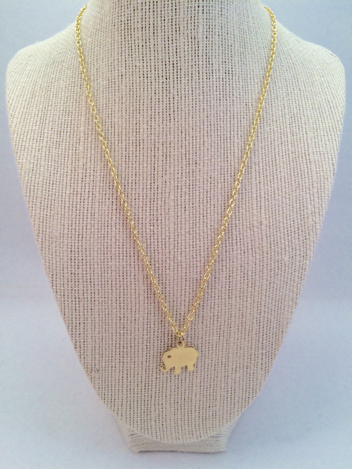 elephant neckalce (flat)