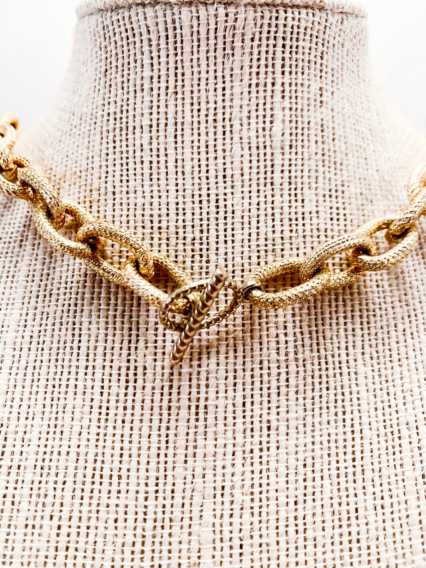 chain loop necklace, textured